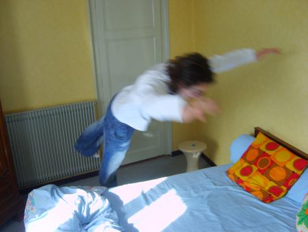Joe SAùTant SùR Un LiT !! ====> La SùiT !